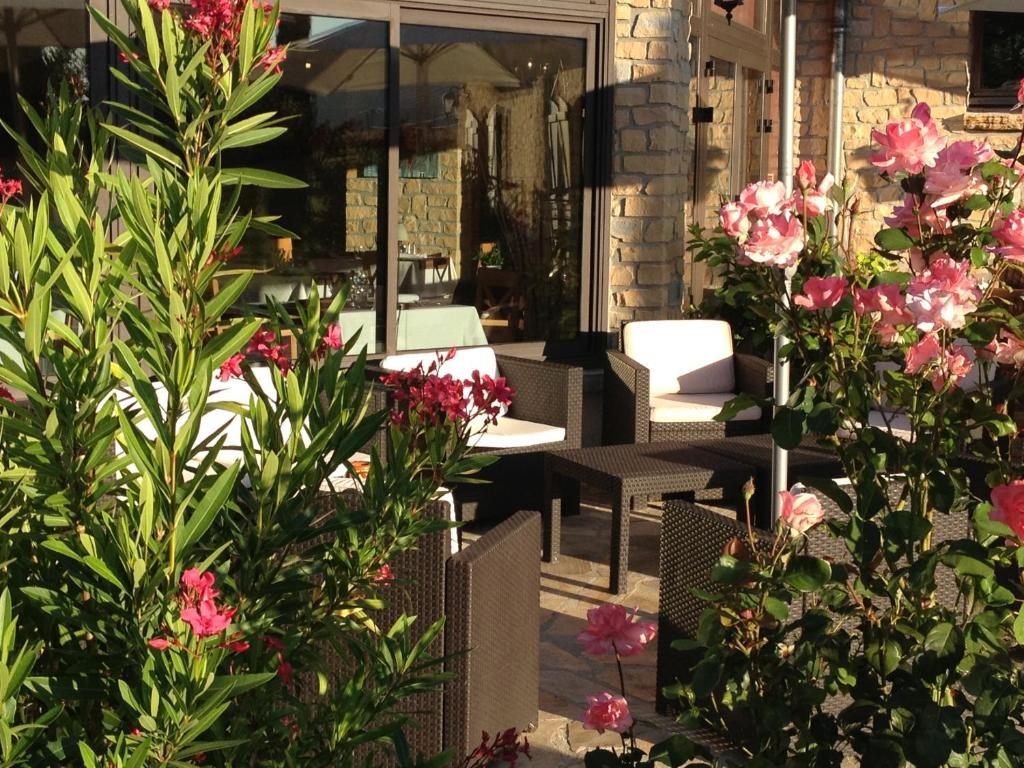 Logis Hotel Restaurant Le Mas De Mon Pere Saint-Jean-le-Centenier エクステリア 写真