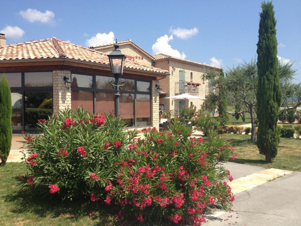 Logis Hotel Restaurant Le Mas De Mon Pere Saint-Jean-le-Centenier エクステリア 写真