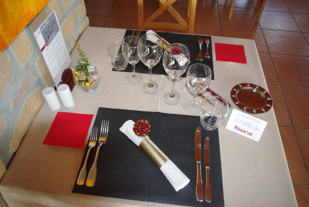 Logis Hotel Restaurant Le Mas De Mon Pere Saint-Jean-le-Centenier エクステリア 写真
